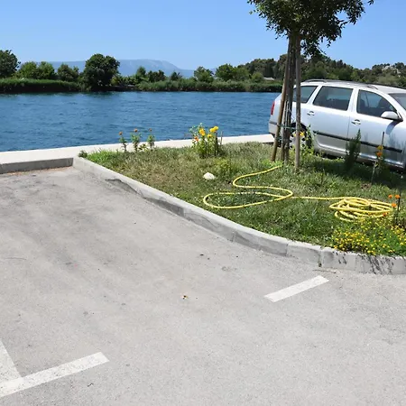 Nonna Kate Komin (Dubrovnik-Neretva)